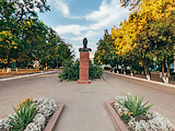 Бюст основателя города князя Михаила Воронцова