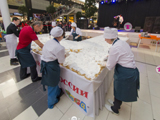 Масленица в МЕГЕ, самый большой блинный торт в России
